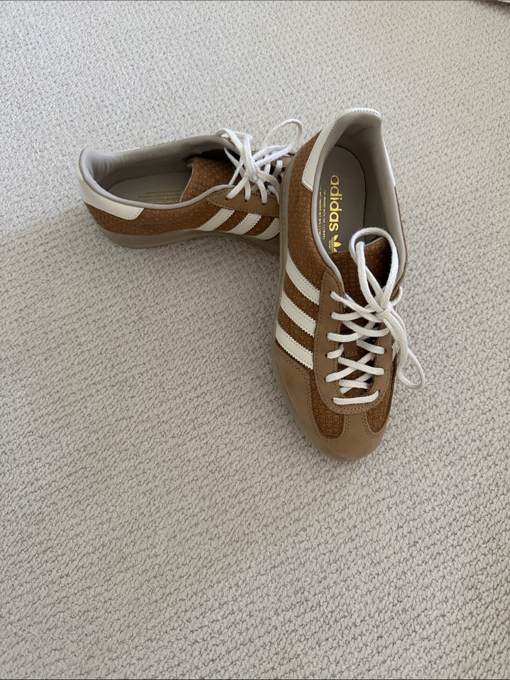 adidas Men’s Brown & White Gazelle-Inspired Sneakers size 6.5 men’s (8 women)